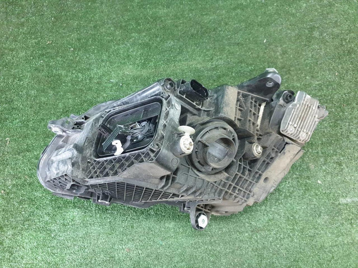 Битая Фара правая Mercedes C w205 (2018-2023) LED