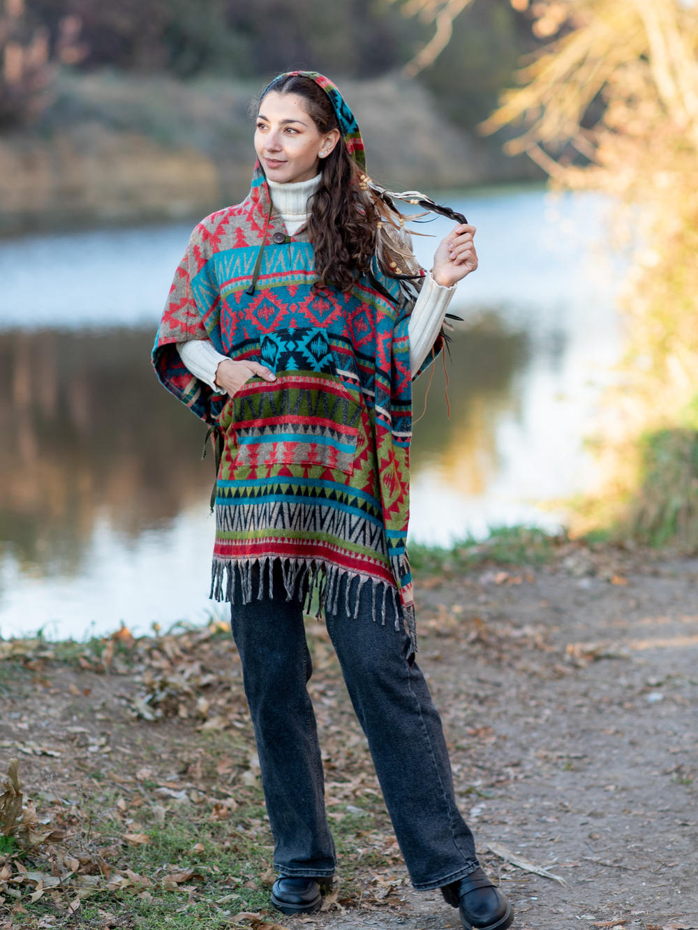 Пончо шерстяное с орнаментом