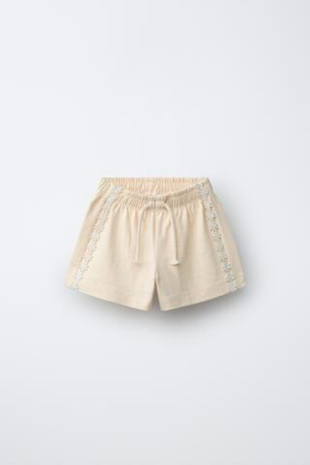 ZARA ПЛОТНЫЕ ШОРТЫ ИЗ МЯГКОЙ ТКАНИ С ЦВЕТОЧНЫМ ПРИНТОМ, ЦВЕТ СЛОНОВОЙ КОСТИ