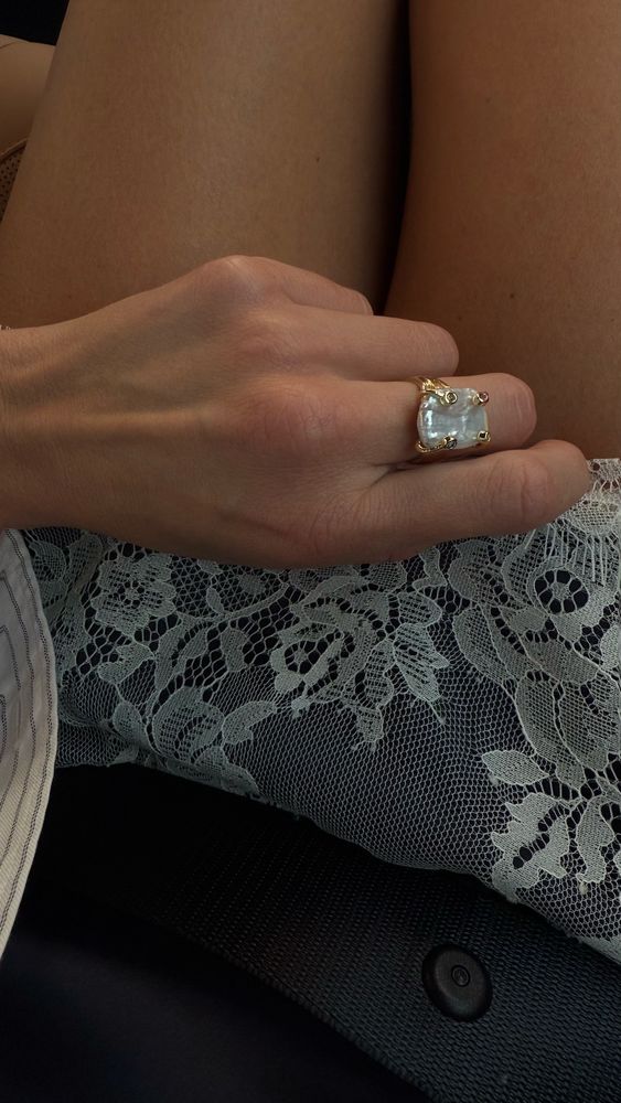 золотистый