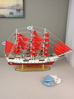 Meteor Lights Модель парусника Secret / Алые Паруса, 52 см