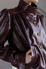 Бомбер из эко-кожи с драпировкой бордовый