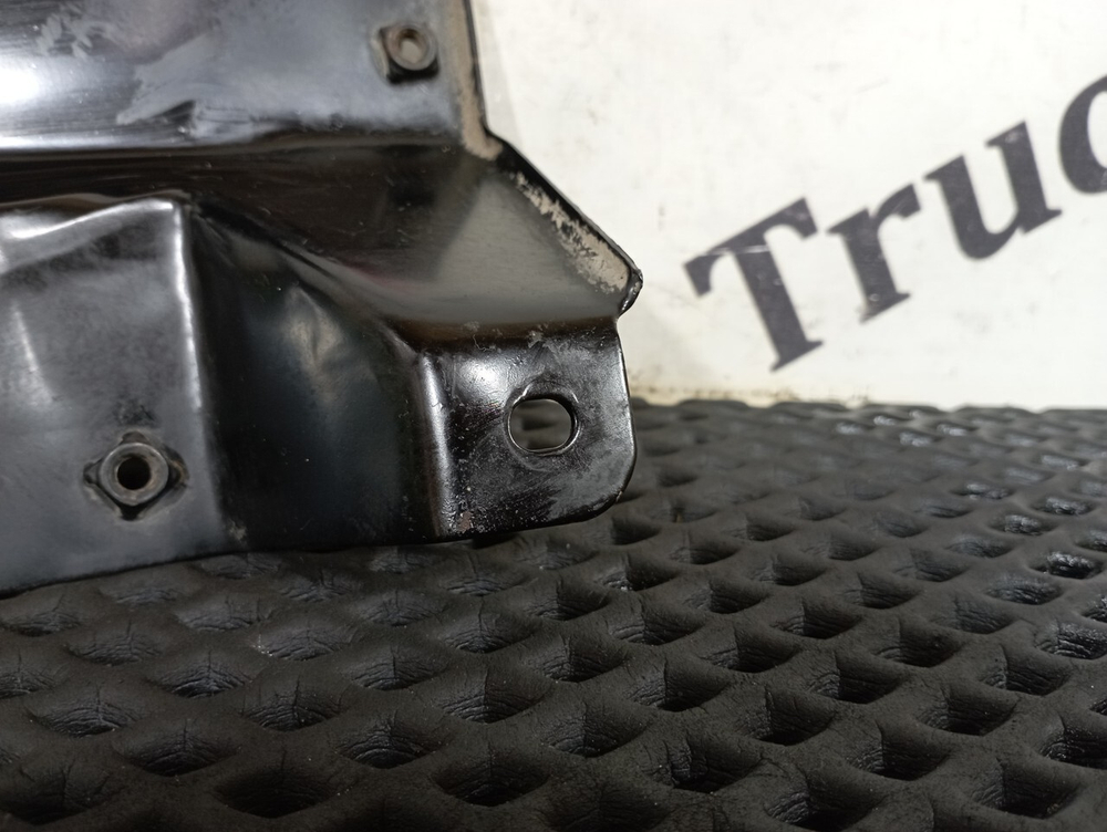 Кронштейн замка капота левый