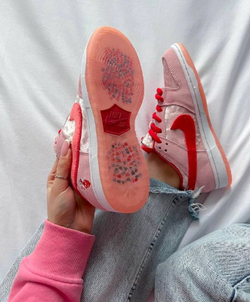Женские кроссовки Strange Love x Nike SB Dunk Low