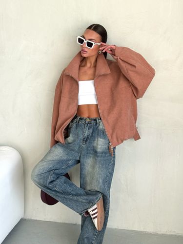 Объемная куртка пудрово-розового цвета из замши