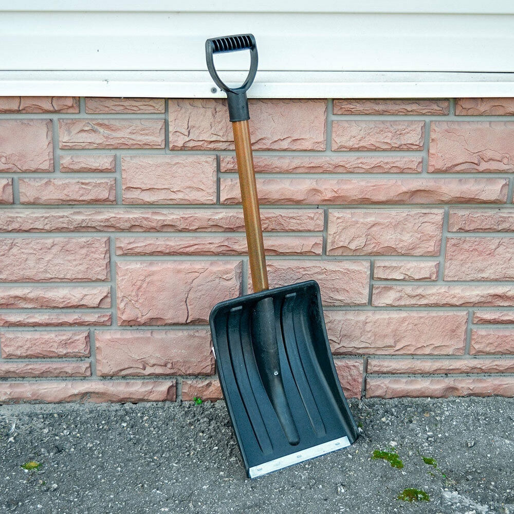 Лопата автомобильная "Авто-Вьюга" неразборная 260*350мм с оц.планкой, цветной черенок