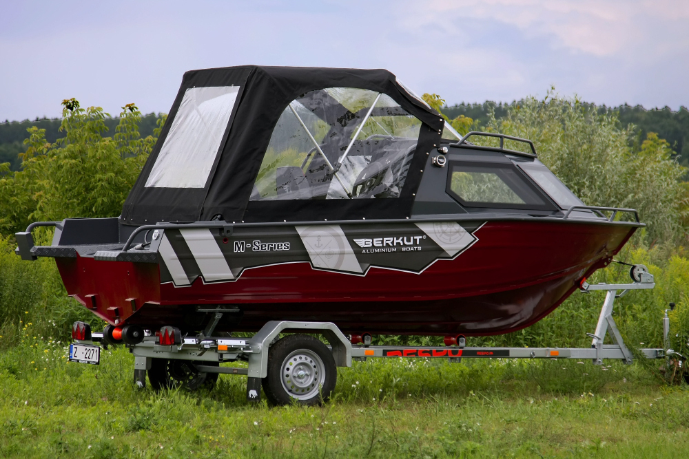 Лодка Беркут М-НТ / BERKUT M-HT