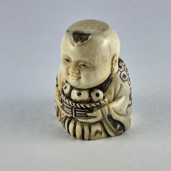 Статуэтка нэцкэ Ребенок Карако в японском кимоно