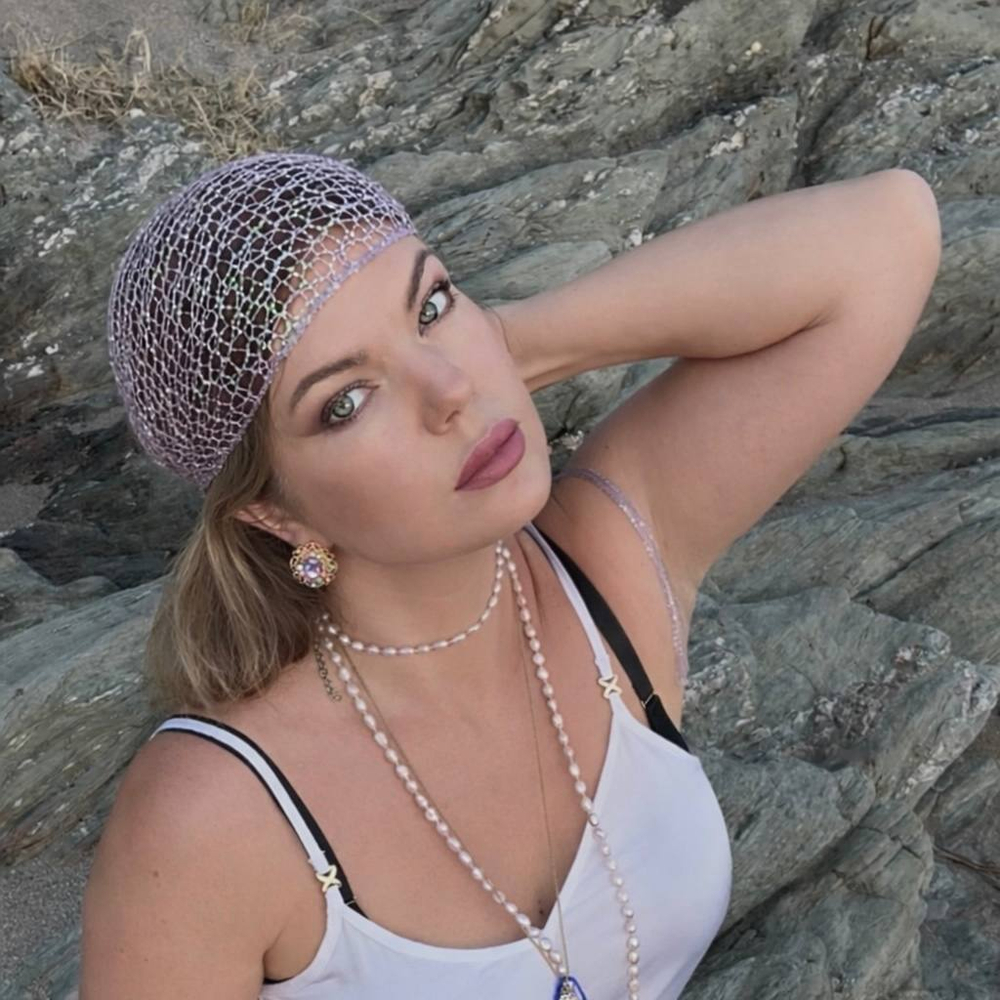 Трендовая косынка спицами из пряжи с пайетками - видео мастер-класс