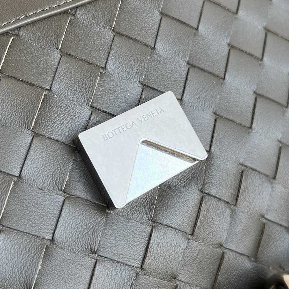 Bottega Veneta Large Andiamo Messenger 43 cm
