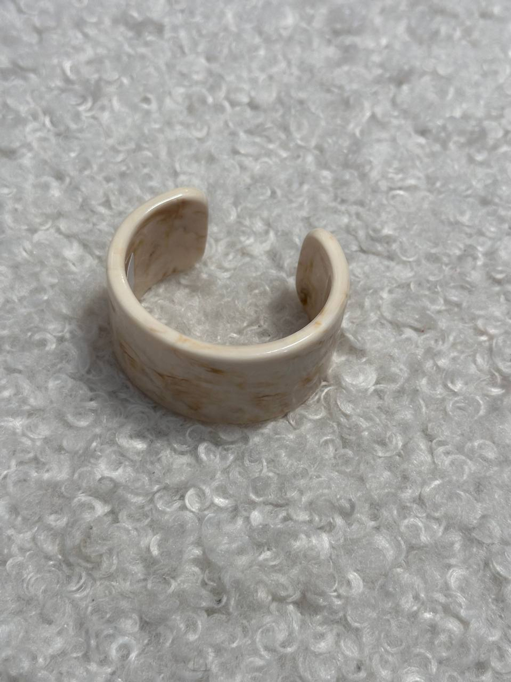 Браслет из смолы широкий полукруг