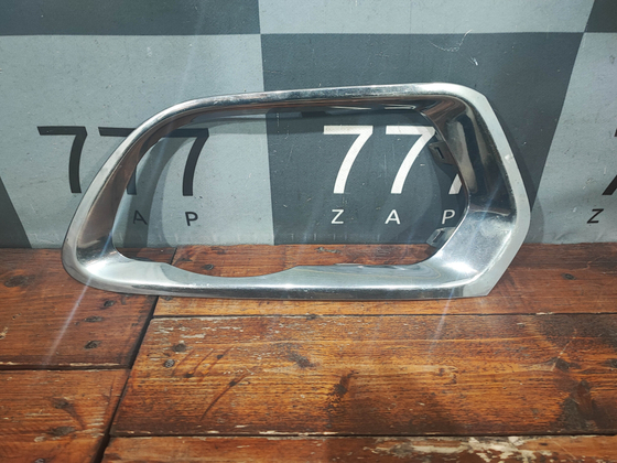 Накладка ПТФ правая Renault Sandero 2 13-18 Б/У Оригинал 261A25995R