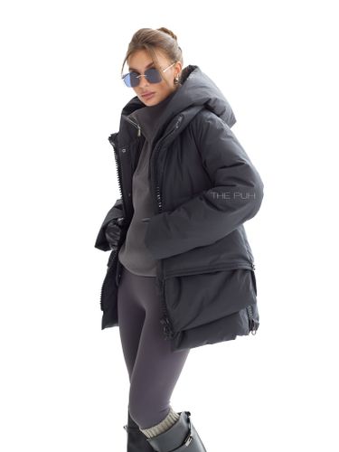 Черный пуховик с акцентной молнией