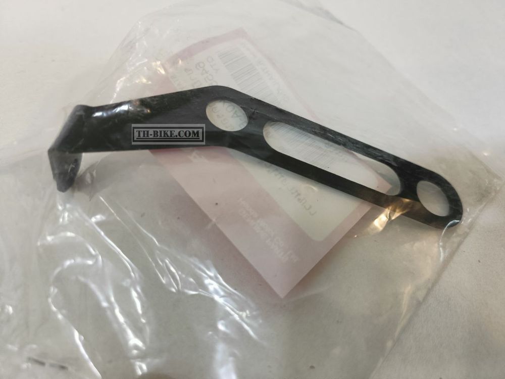 64551-K0A-E10. STAY, R. SHROUD. HONDA