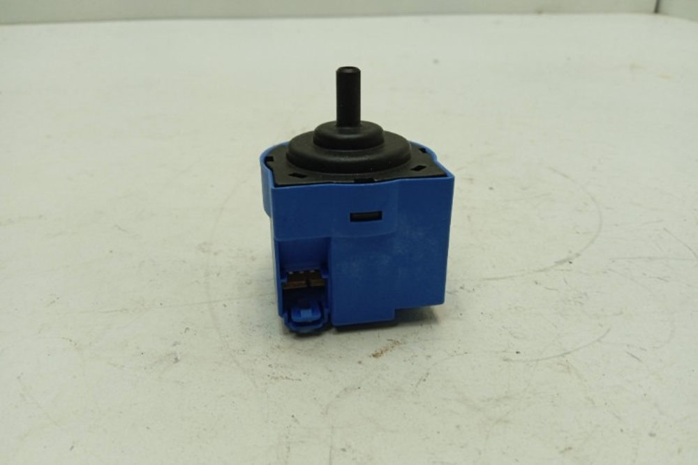 ZWG7102V кт137 Датчик уровня воды для стиральной машины Zanussi 132819501 б/у