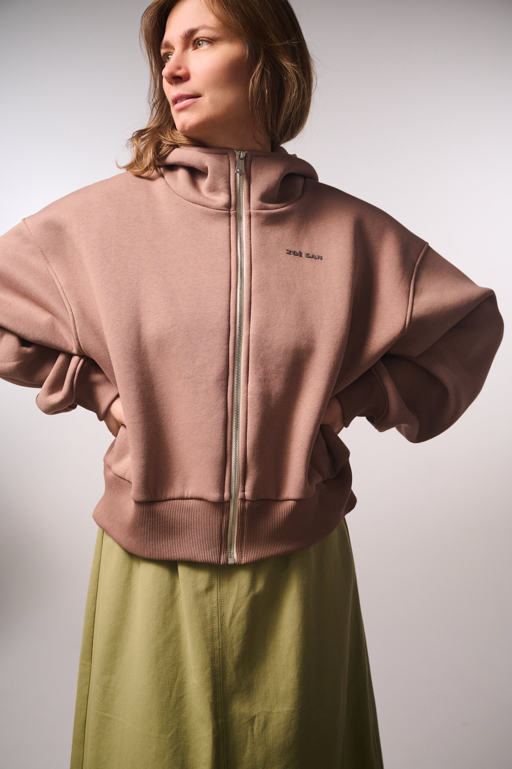 Юбка-трапеция из плотного хлопка оливкового цвета