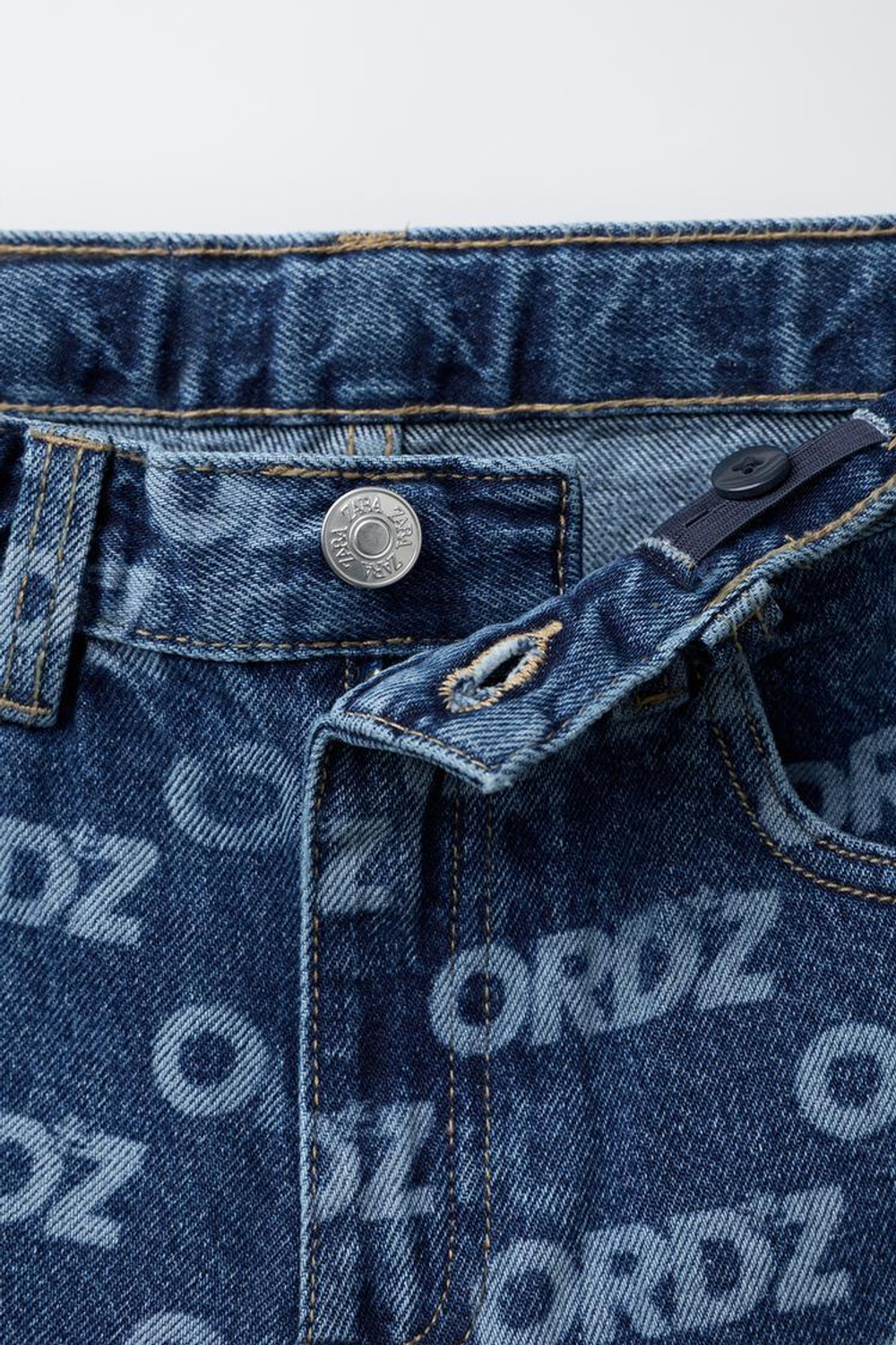 ZARA ДЖИНСЫ WIDE LEG С ТЕКСТОВЫМ ПРИНТОМ, СИНИЙ