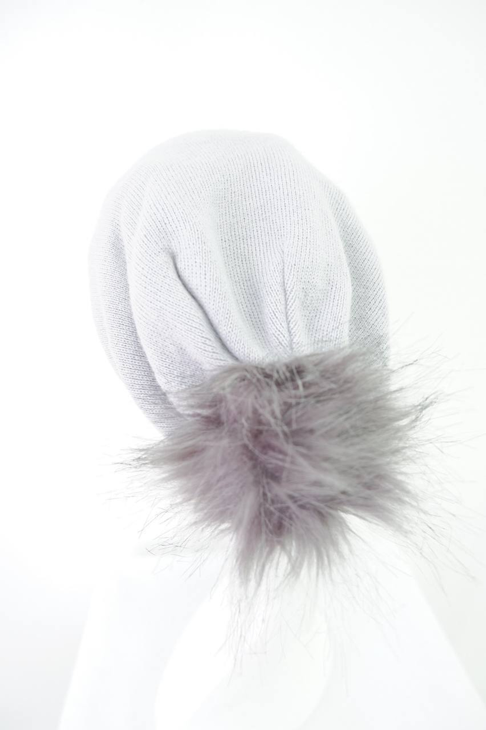 Шапка светлая с помпоном
