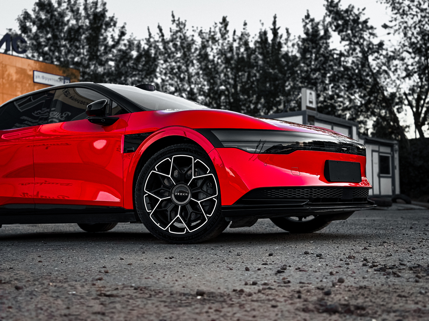Оклейка Zeekr 007 в ColorPPF Ferrari Red