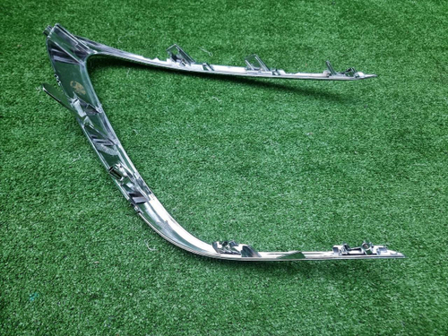 Молдинг переднего бампера Toyota Camry xv70 20-нв