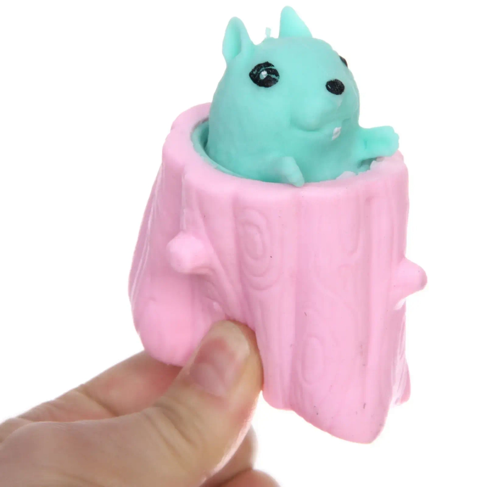 Игрушка «Бурундучок в пеньке», 6 см, микс СТИКЕР НА ВЛОЖЕНИЕ