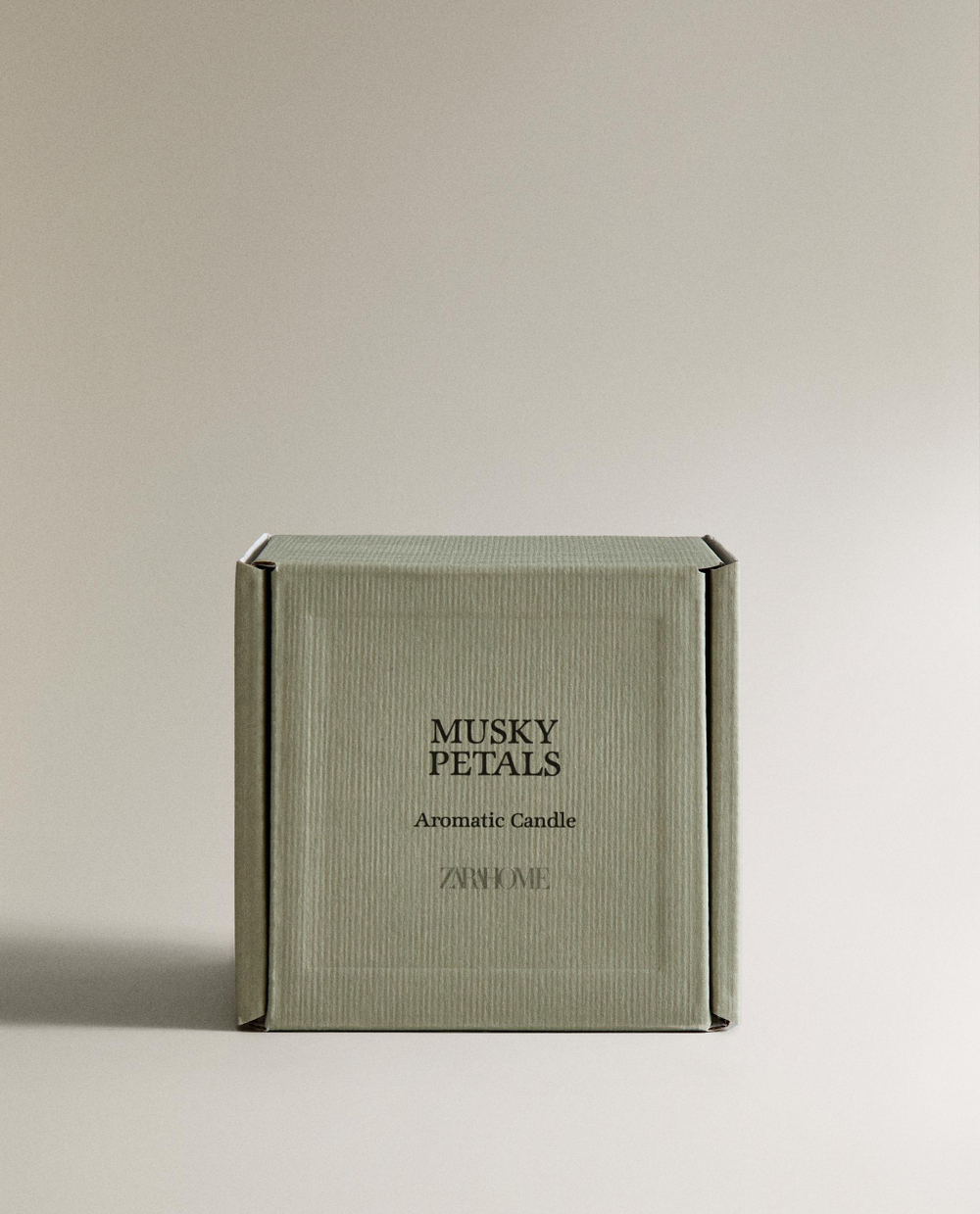 Zara Home Свеча ароматическая Musky Petals 150 г, растительный воск, аромат цветочный древесный, Розовый