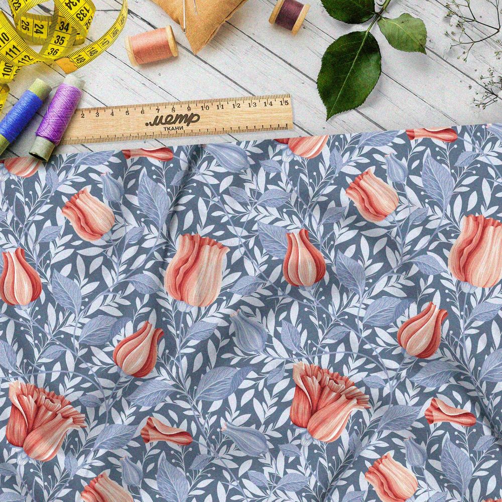 Ткань блэкаут мелкие пастельные бутоны роз на голубом фоне