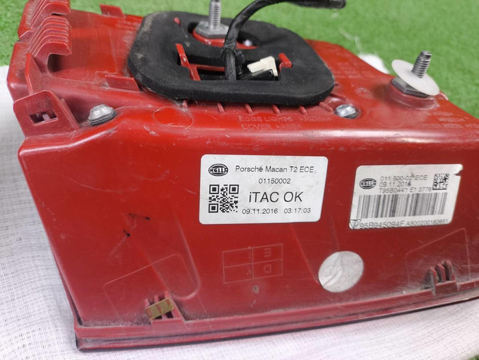 Фонарь правый внутренний Porsche Macan 95b (14-18)