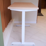 Регулируемый компьютерный стол Motor UP с регулировкой по высоте — столешница МДФ дуб беленый