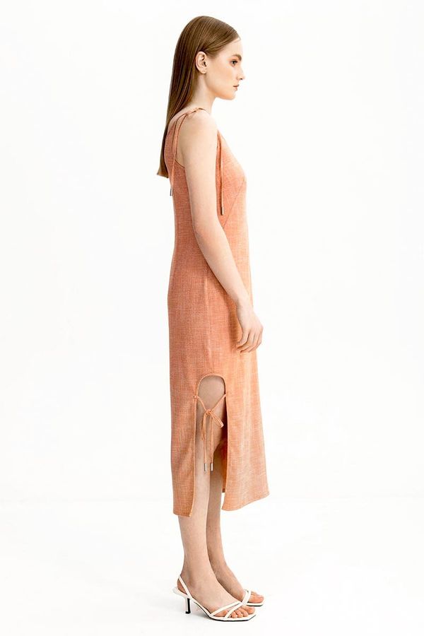 Платье с разрезом из смесового льна