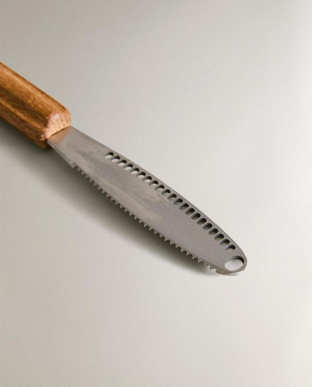 ZARA HOME НОЖ ДЛЯ МАСЛА С ДЕРЕВЯННОЙ РУЧКОЙ, КОРИЧНЕВЫЙ