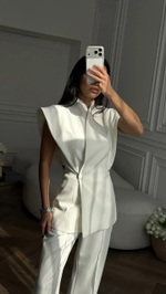 Костюм с брюками и жилетом