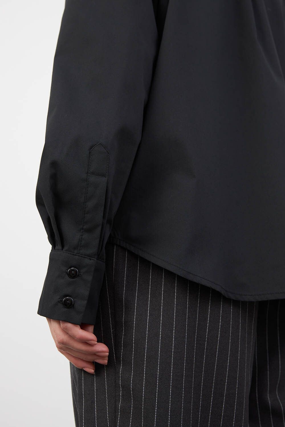 Свободная базовая рубашка из хлопка цвета антрацит