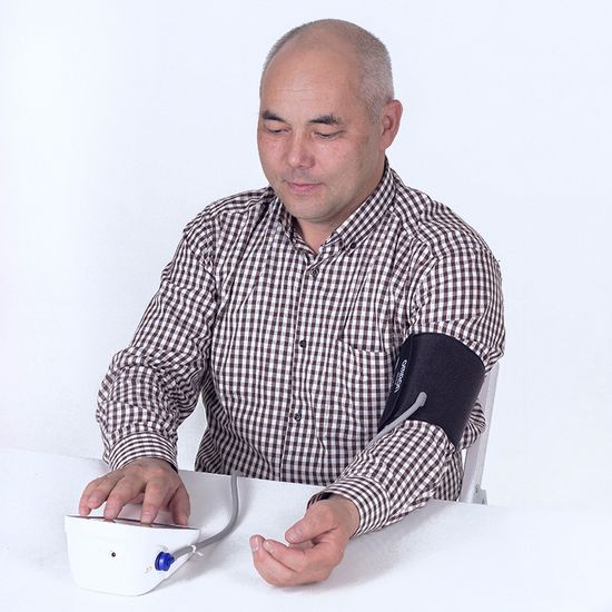 Тонометр Omron автоматический на плечо M2 Classic, универсальная манжета 22-42 см адаптер, HEM-7122-ALRU