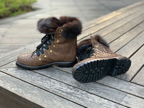 Ботинки из кожи питона декорированные мехом норки SH-132