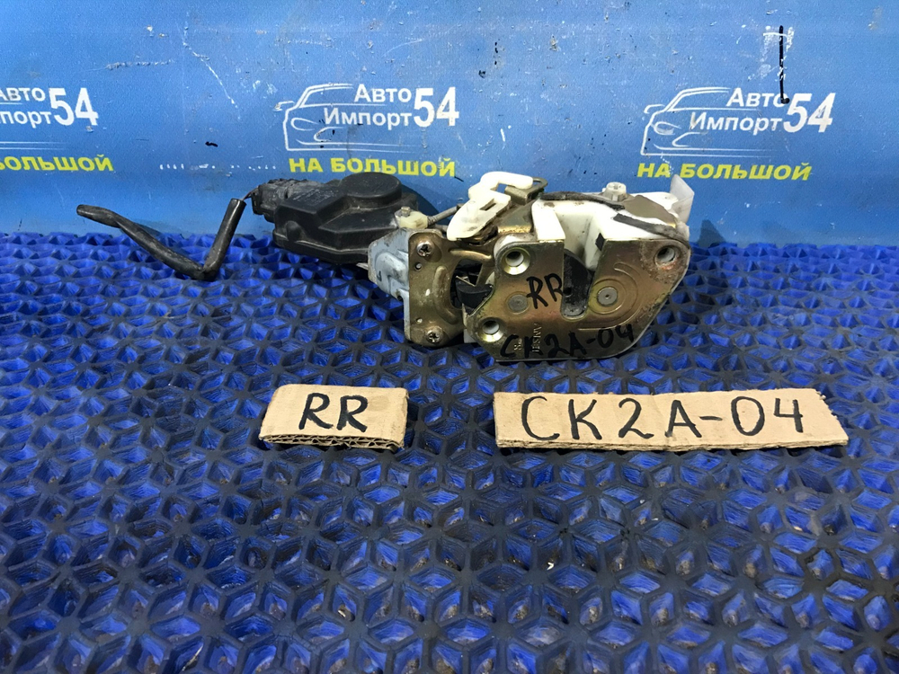 Замок двери задней правой MITSUBISHI LANCER 1998