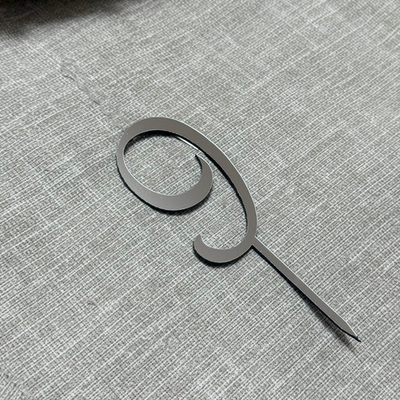 Свеча-топпер цифра «9» в серебряном цвете