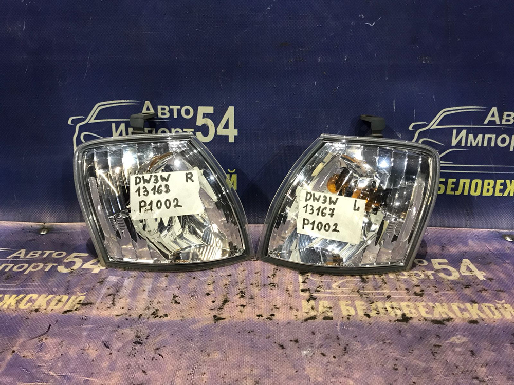 Габарит правый MAZDA DEMIO 1999-2002