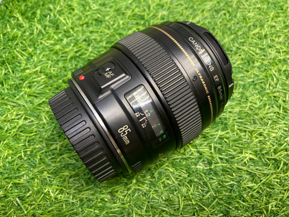Canon EF 85mm 1.8 USM