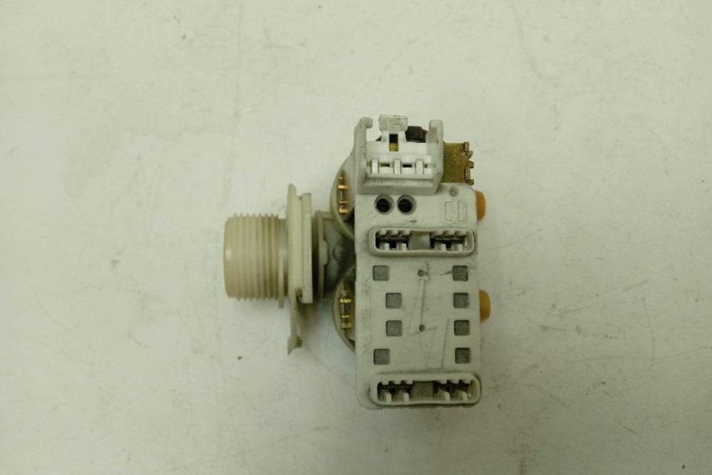S1WTF3002A кт143 Клапан подачи воды для стиральной машины Siemens S1WTF3002A б/у