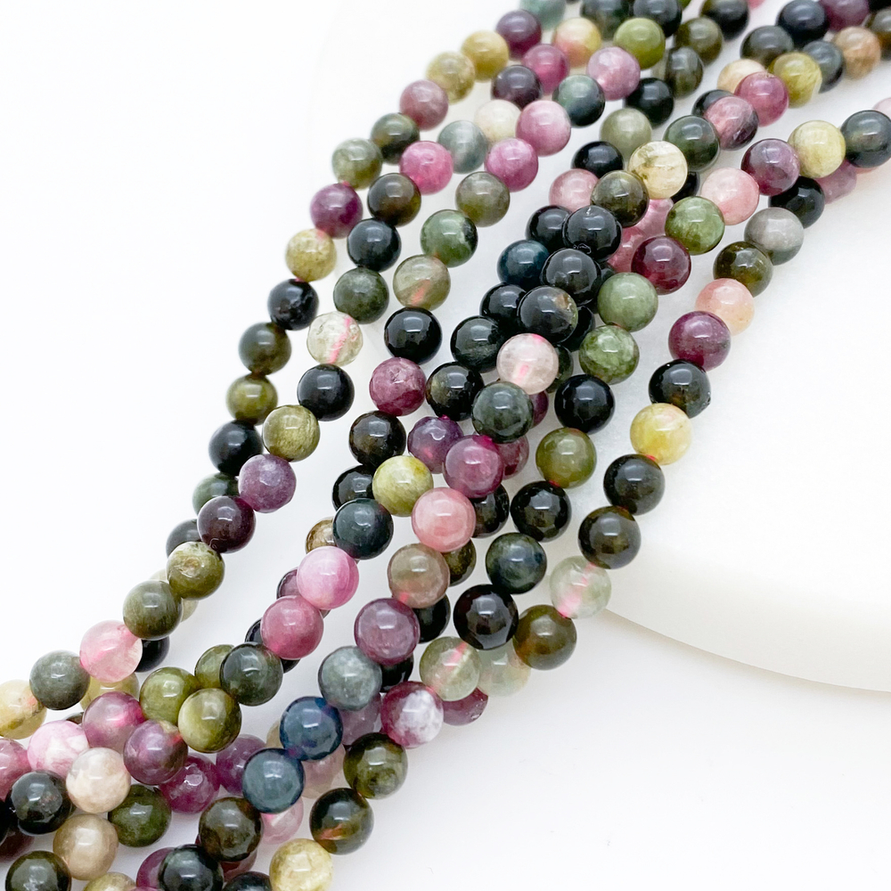 Турмалин, диаметр около 4,2 мм, цена за 45-46 шт (1/2 нити)