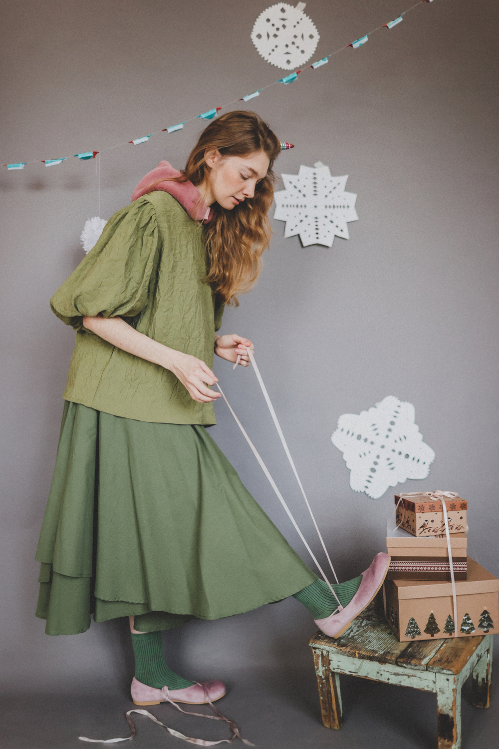 Юбка асимметричная двухслойная из пыльно-зеленого батиста