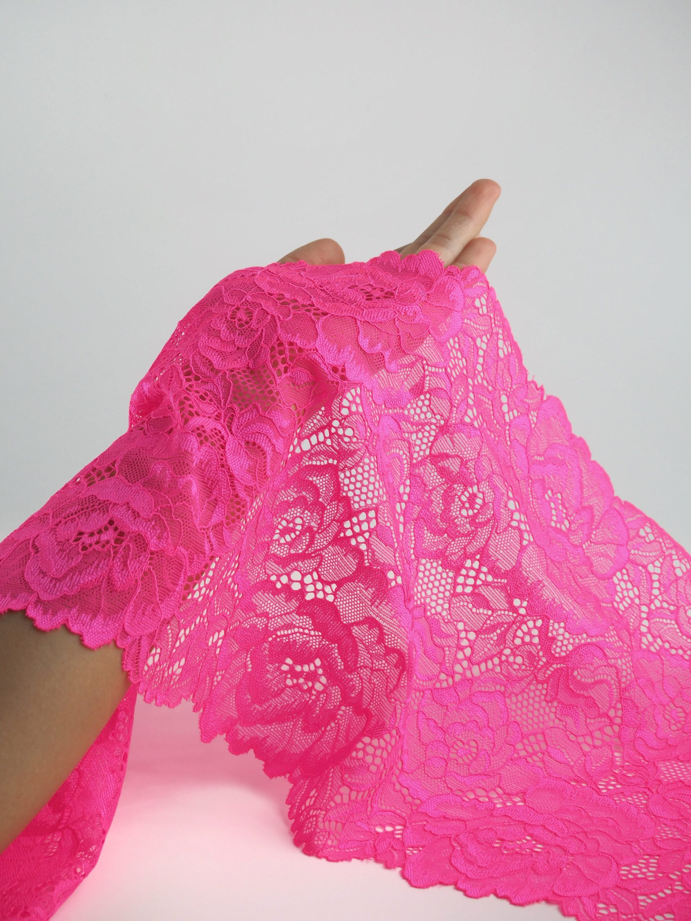 Эластичное кружево розовое неоновое 22 см