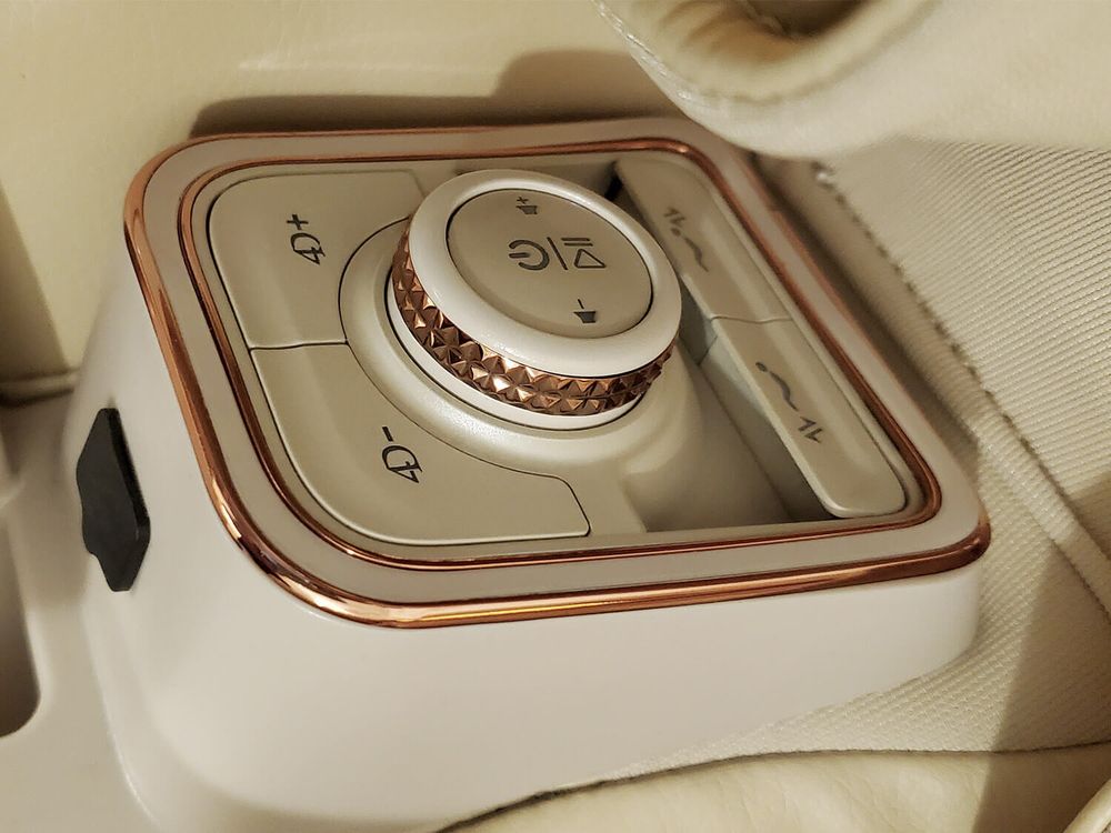 Массажное кресло OTO CENTURION PRO CN-01 Бежевый