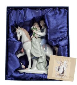 JP-15/49 Статуэтка пара «Конная прогулка» (Pavone)