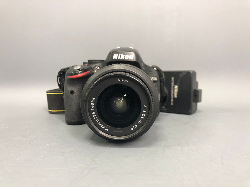 Nikon D5100 + 18-55mm 3.5-5.6G VR 14.005 кадров