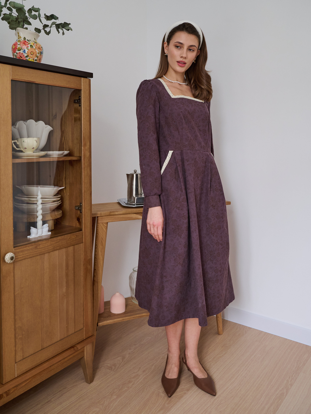 Платье с квадратным вырезом