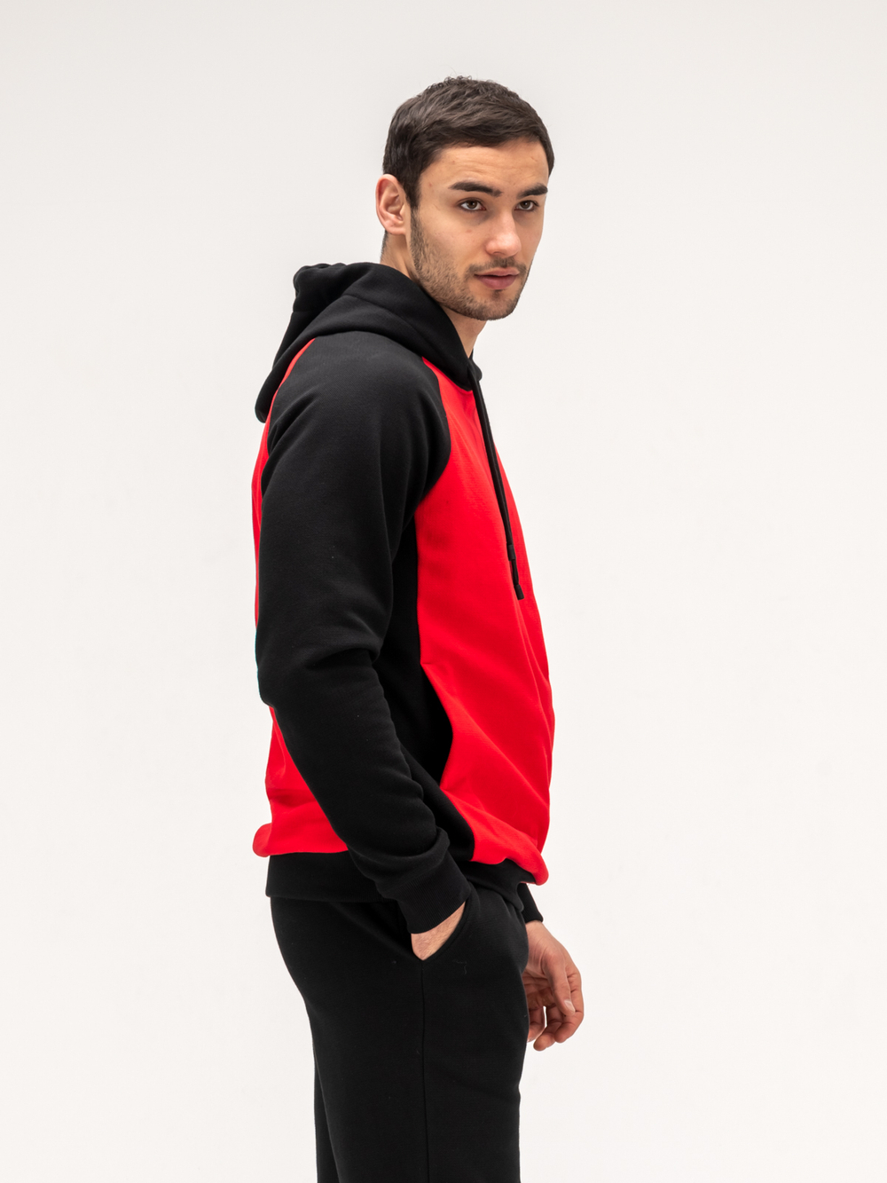 Костюм мужской спортивный теплый. Черный/красный