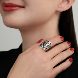 "Узорио"  кольцо в серебряном покрытии из коллекции "Витраж" от Jenavi