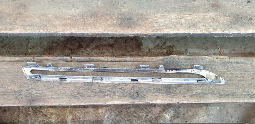 Молдинг решетки левый Mercedes ML GLE (W166) 15-19 Б/У Оригинал A1668881585